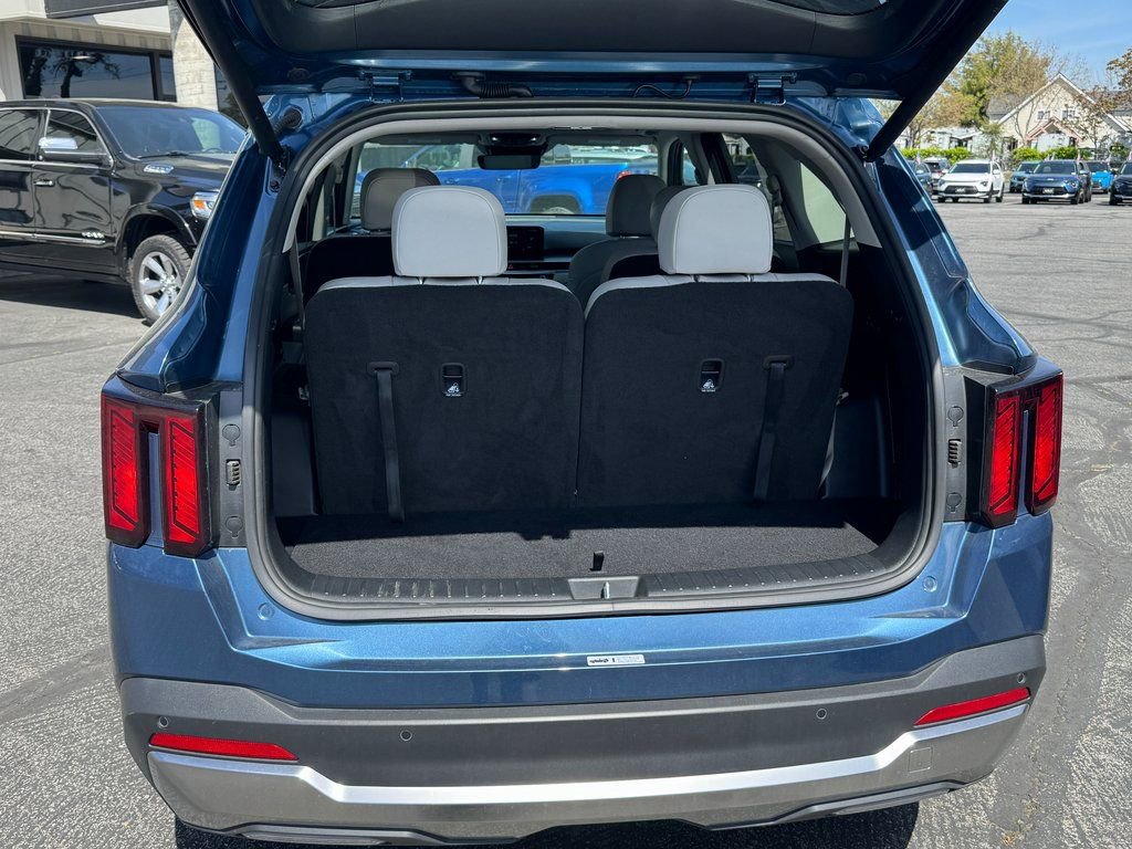 Used 2025 Kia Sorento EX image 21