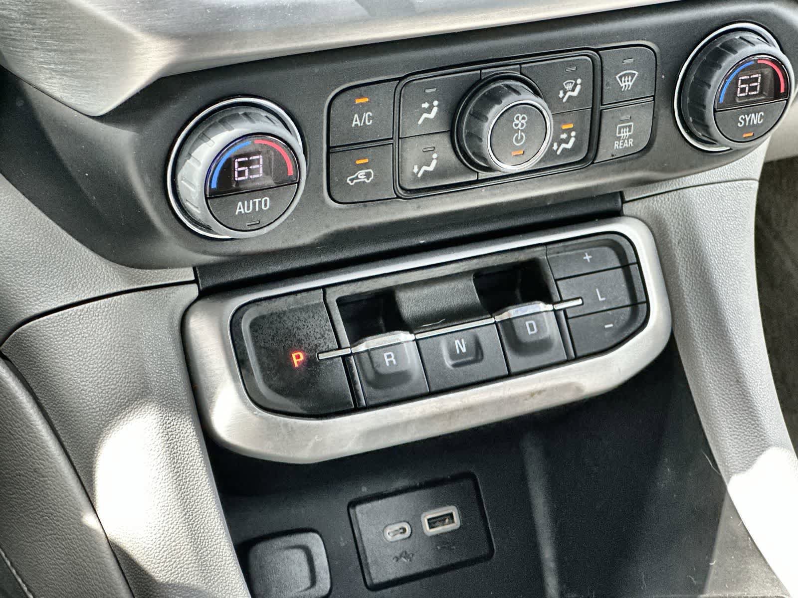 Used 2023 GMC Acadia SLE image 23