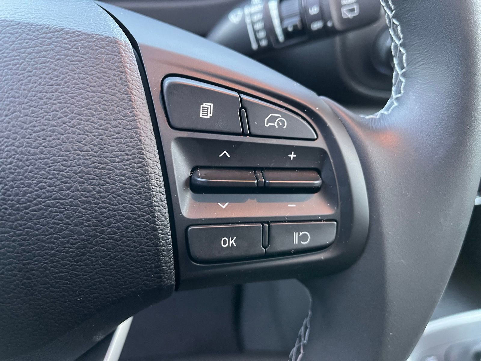 Used 2025 Hyundai Venue SEL image 31