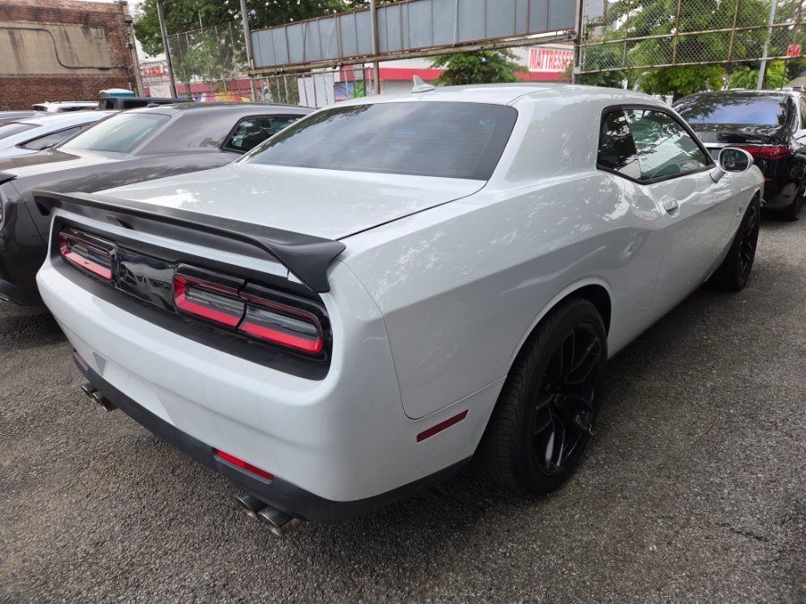 Used 2017 Dodge Challenger R/T Scat Pack RWD image 4