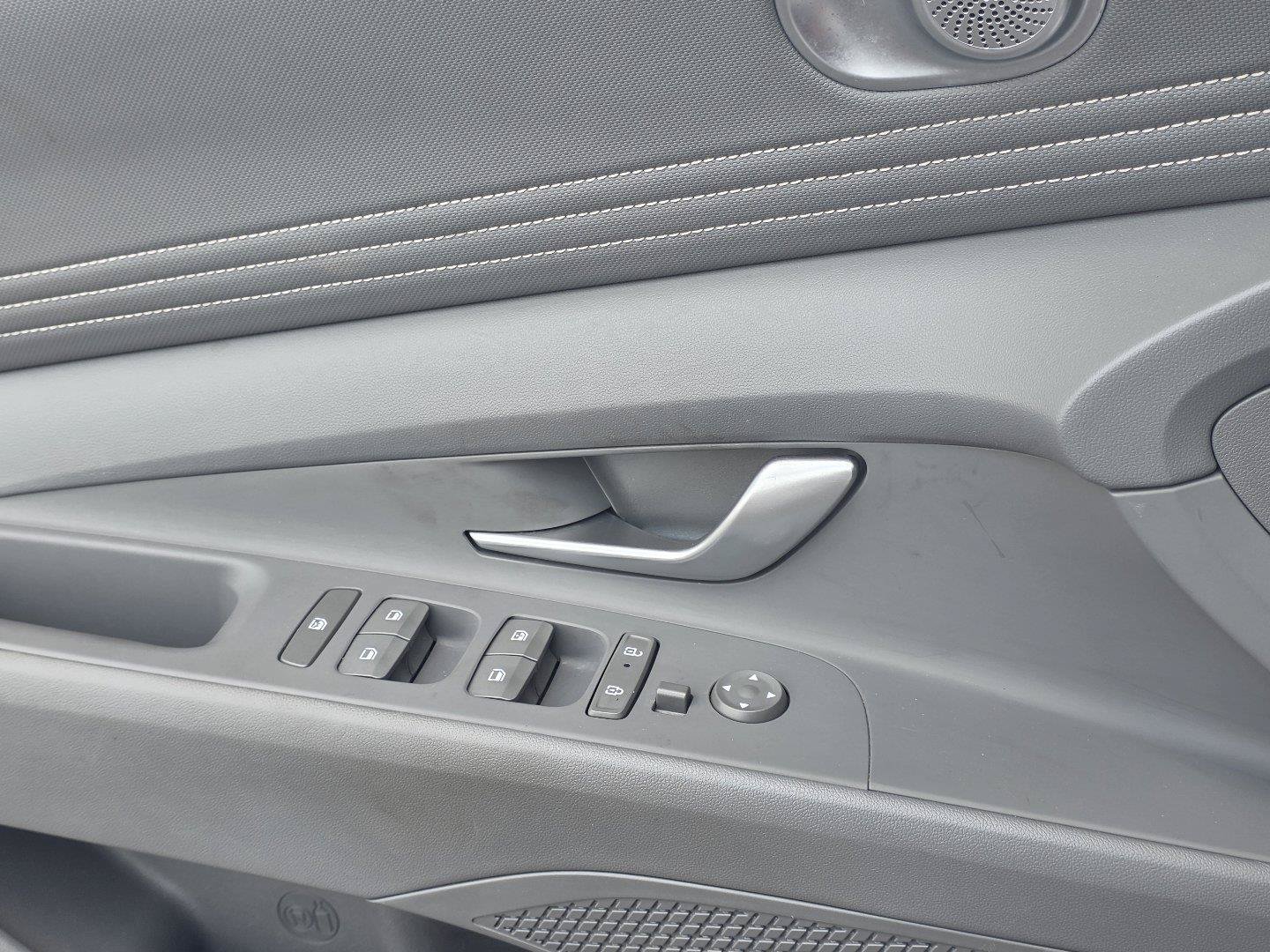 Used 2025 Hyundai Elantra SEL FWD image 23