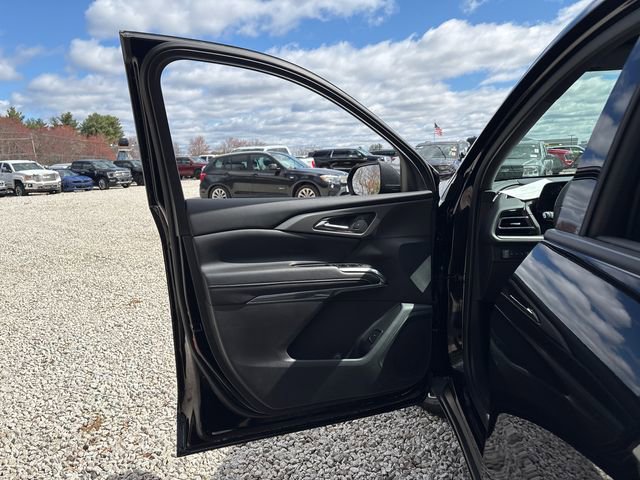 Used 2025 Chevrolet Traverse LT w/ Sun and Wheel Package image 15