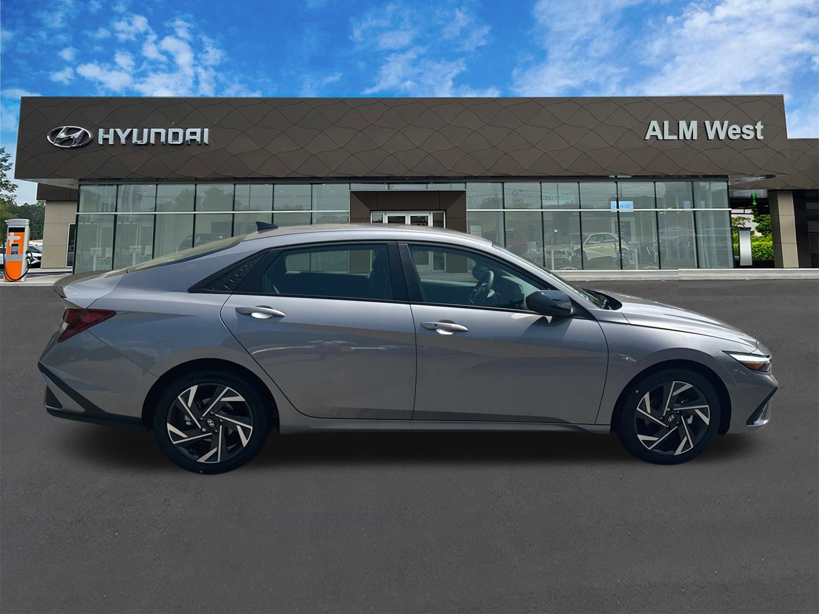 Used 2025 Hyundai Elantra Sport FWD image 4