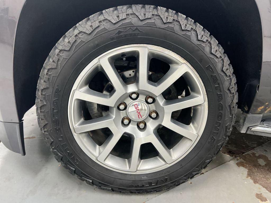 Used 2015 GMC Yukon XL Denali w/ Touring Package AWD/4WD image 29