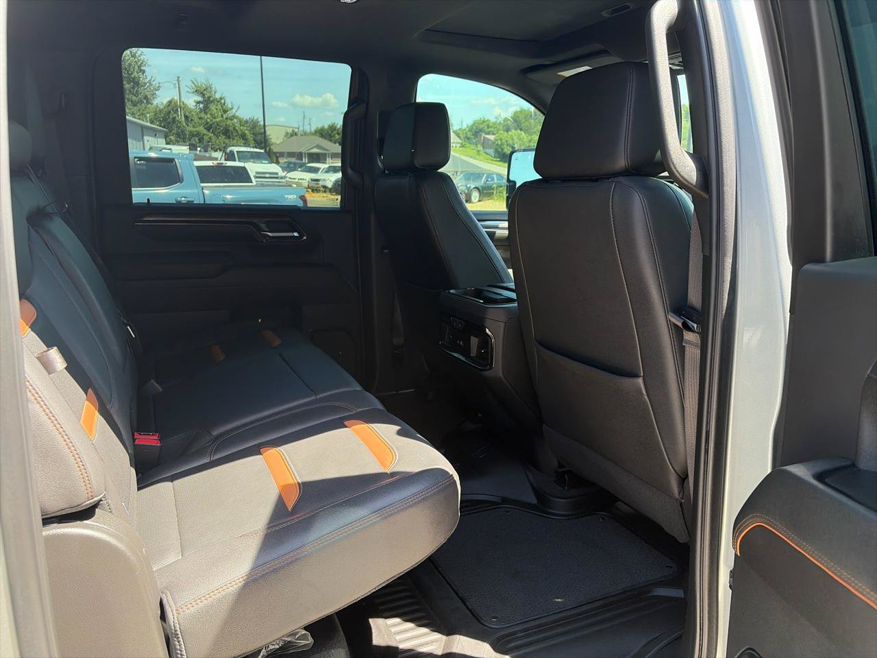 Used 2024 GMC Sierra 2500 AT4 w/ AT4 Premium Plus Package AWD/4WD image 16