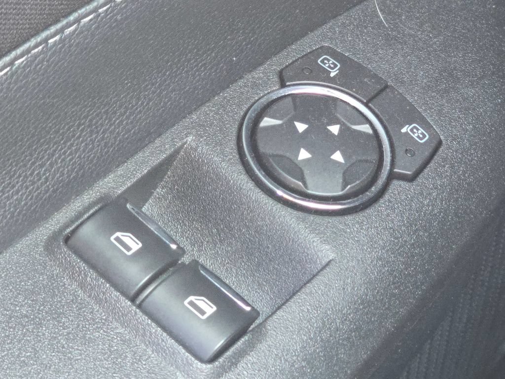 Used 2018 Ford Mustang Coupe RWD image 21