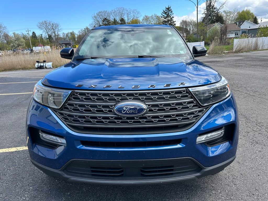 Used 2022 Ford Explorer XLT w/ Equipment Group 202A AWD/4WD image 12