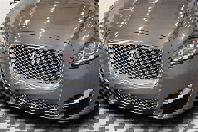 Used 2018 Jaguar XJ L Portfolio image 25