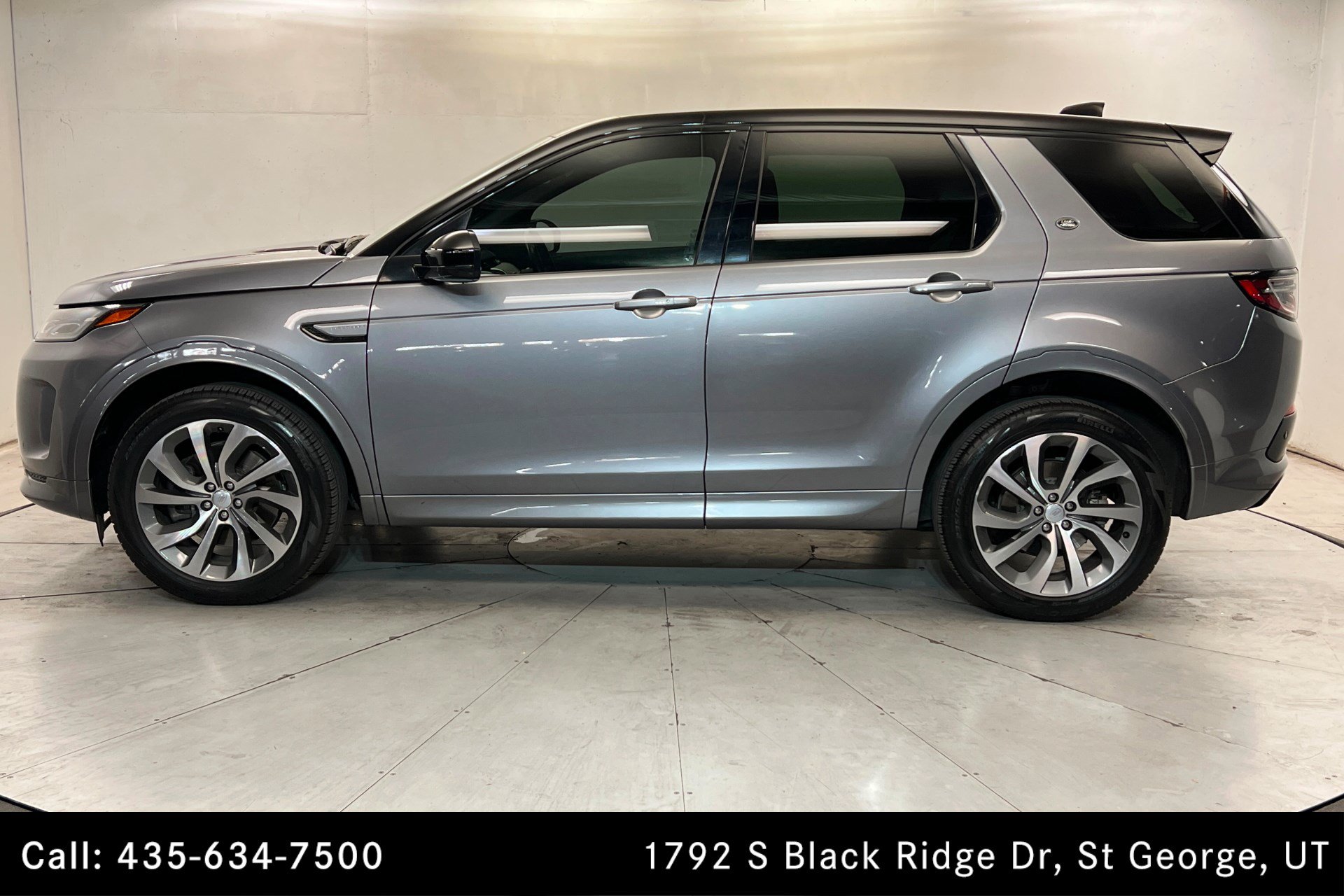 Used 2022 Land Rover Discovery Sport SE R-Dynamic AWD/4WD image 2