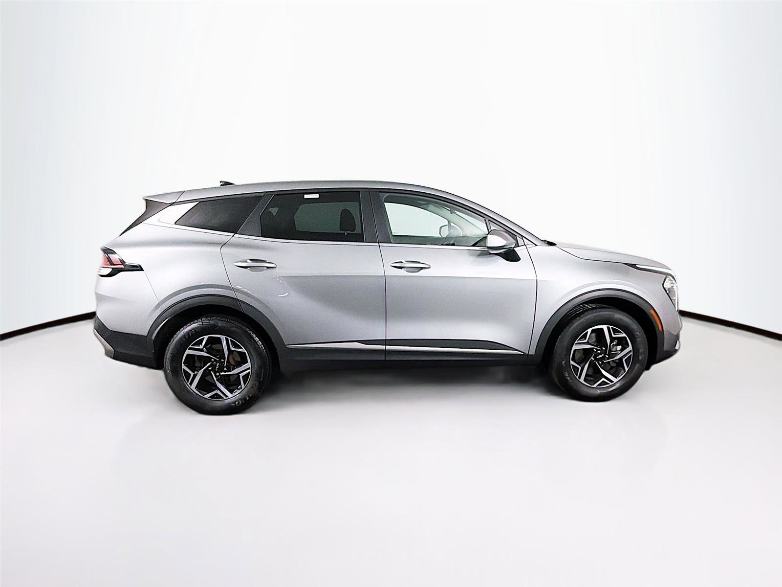 Used 2023 Kia Sportage LX image 8
