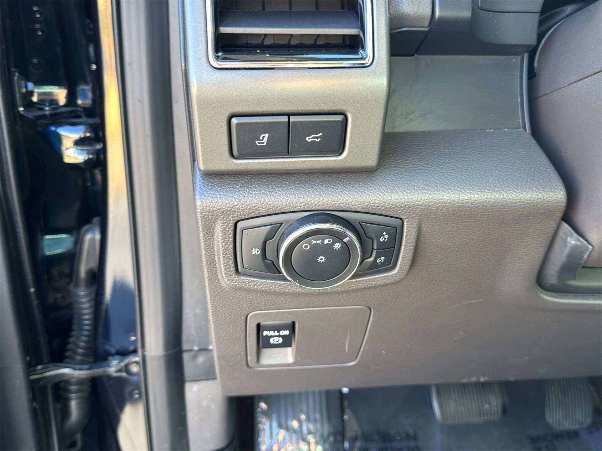 Used 2021 Ford Expedition XLT image 24