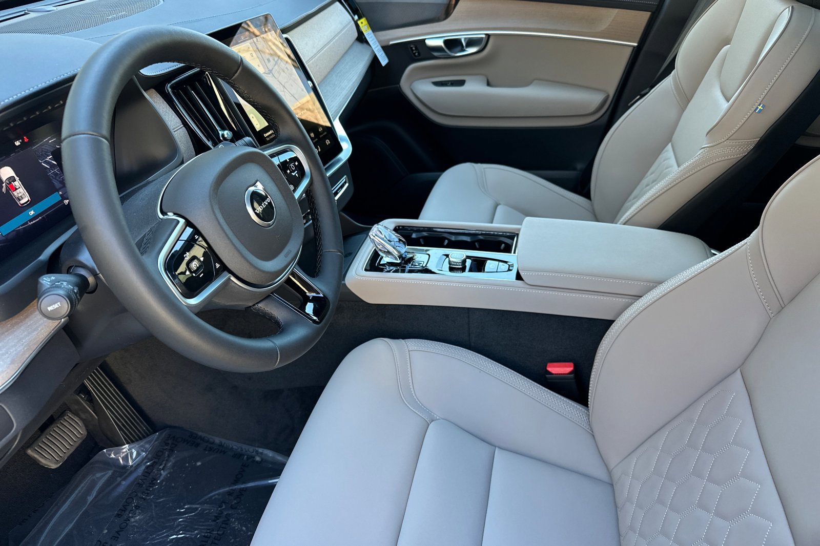 New 2026 Volvo XC90 B6 Plus image 8