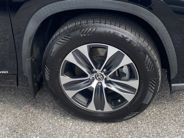 Used 2021 Toyota Highlander XLE image 11