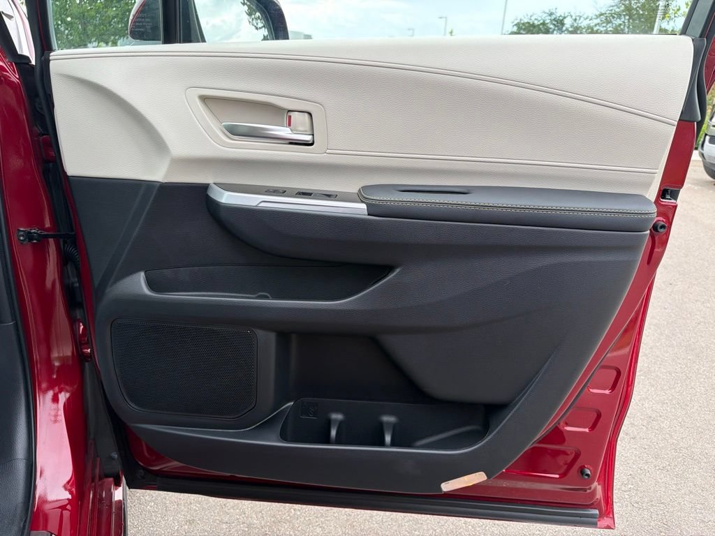 Used 2026 Toyota Sienna Limited FWD image 9