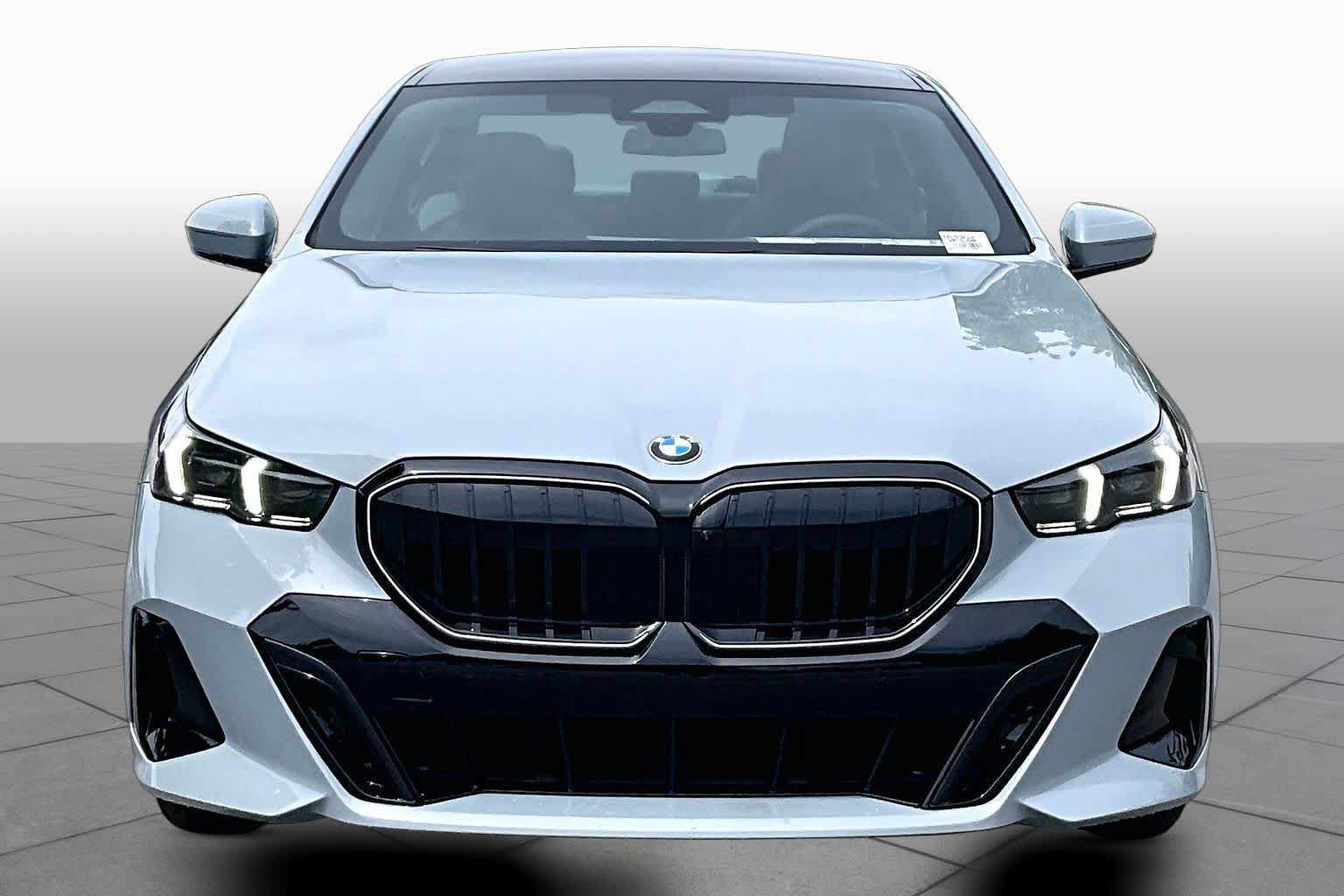 New 2026 BMW 530i xDrive w/ M Sport Package AWD/4WD image 3