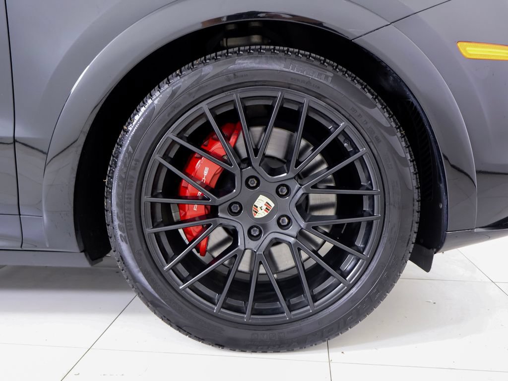 Certified 2023 Porsche Cayenne GTS w/ Premium Package Plus AWD/4WD image 32