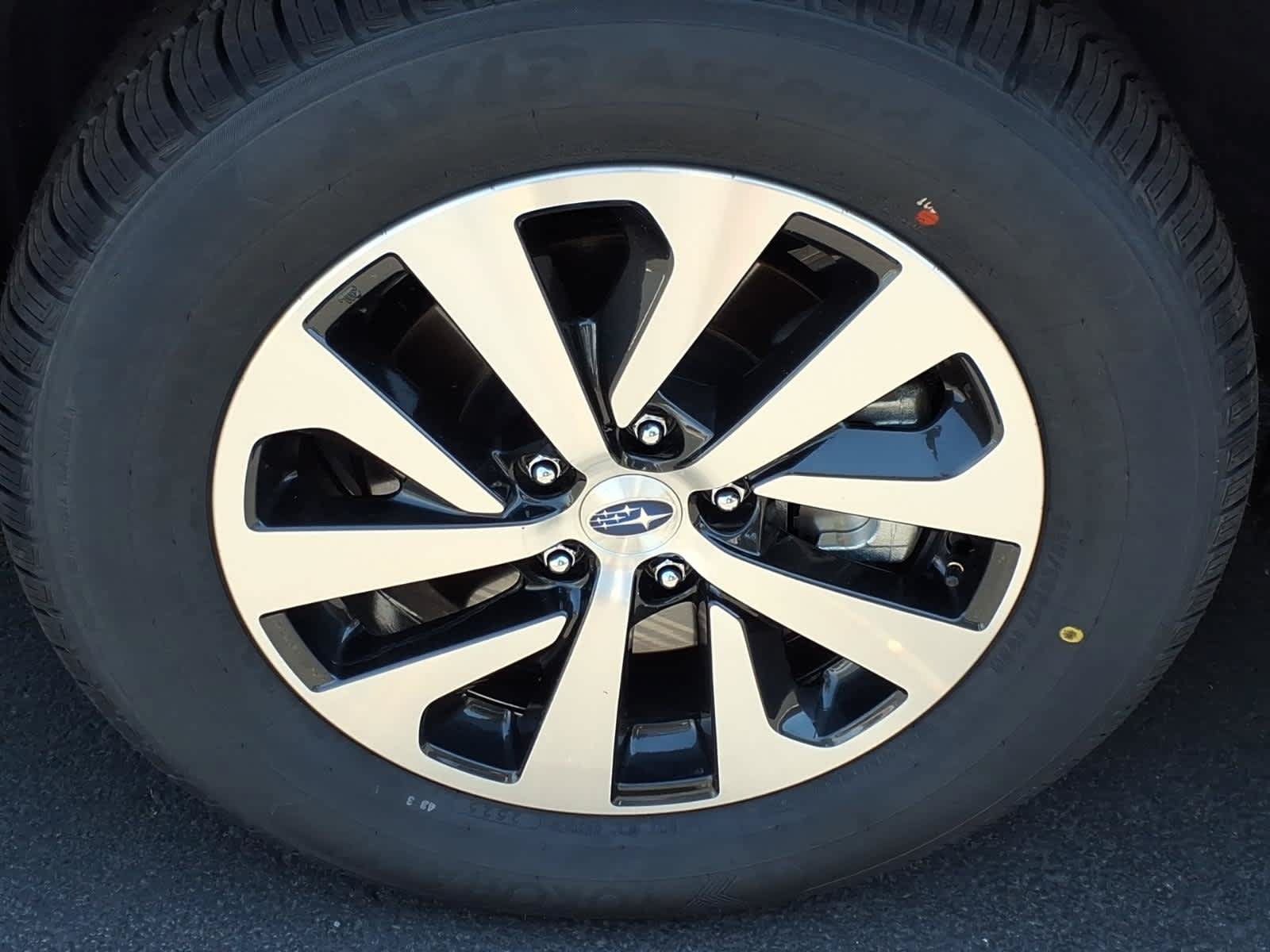 Used 2025 Subaru Outback Premium AWD/4WD image 13