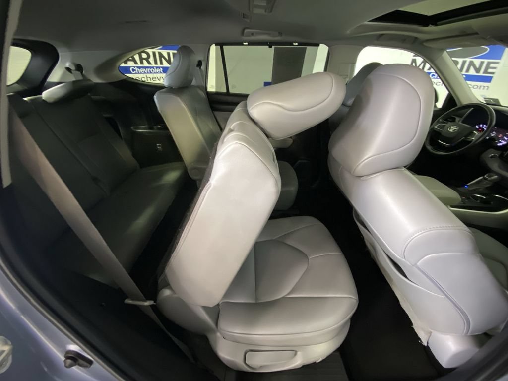 Used 2021 Toyota Highlander XLE FWD image 33