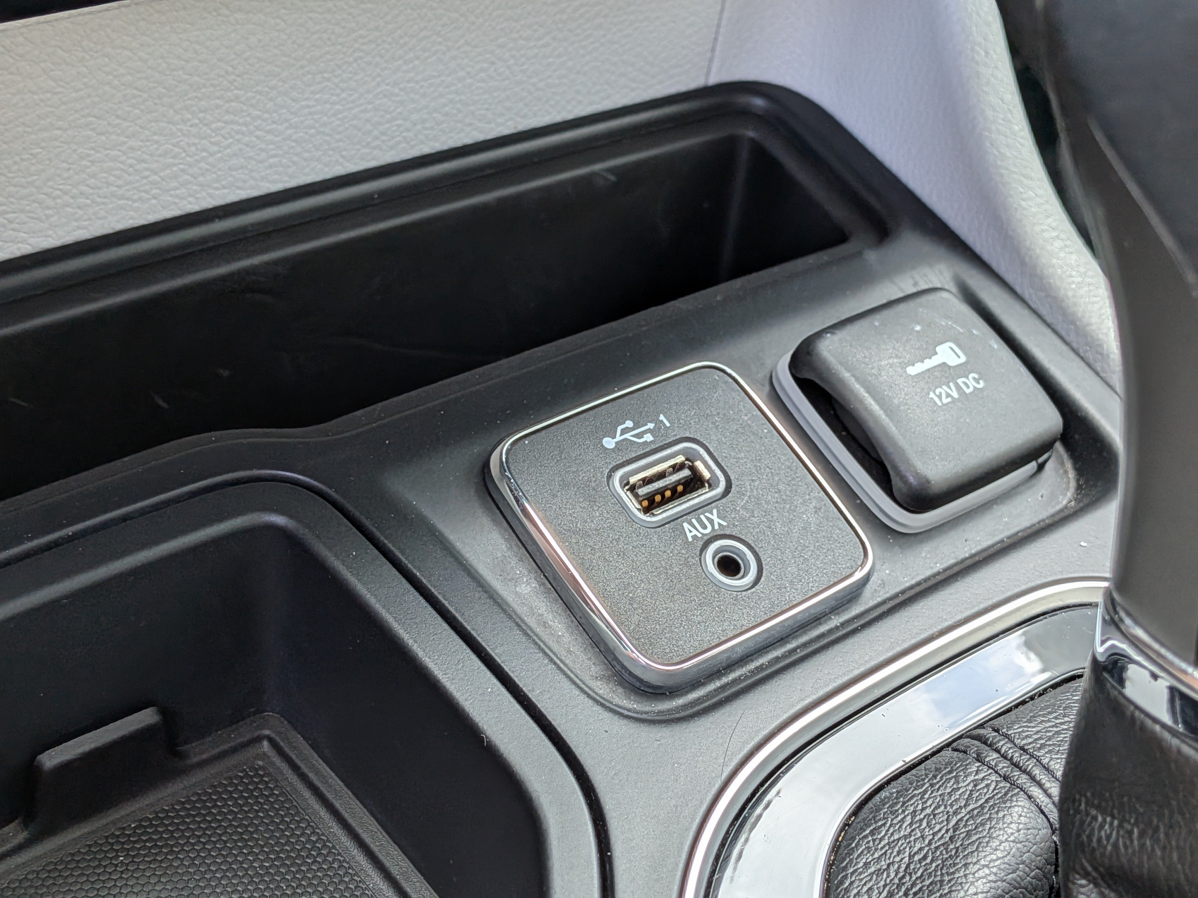 Used 2019 Jeep Cherokee Limited FWD image 31