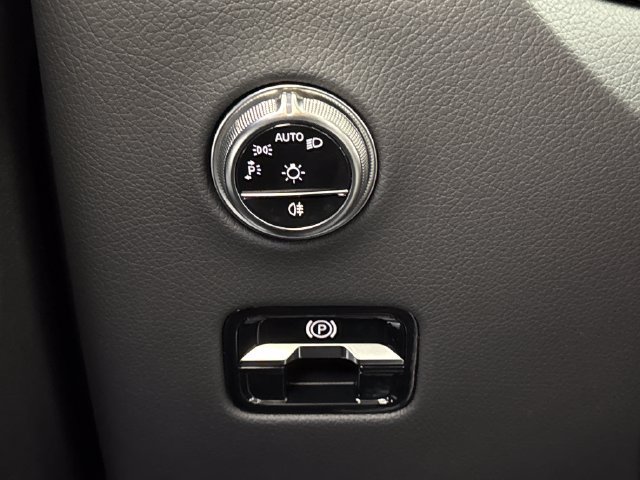 Used 2025 Mercedes-Benz GLC 300 4MATIC image 42