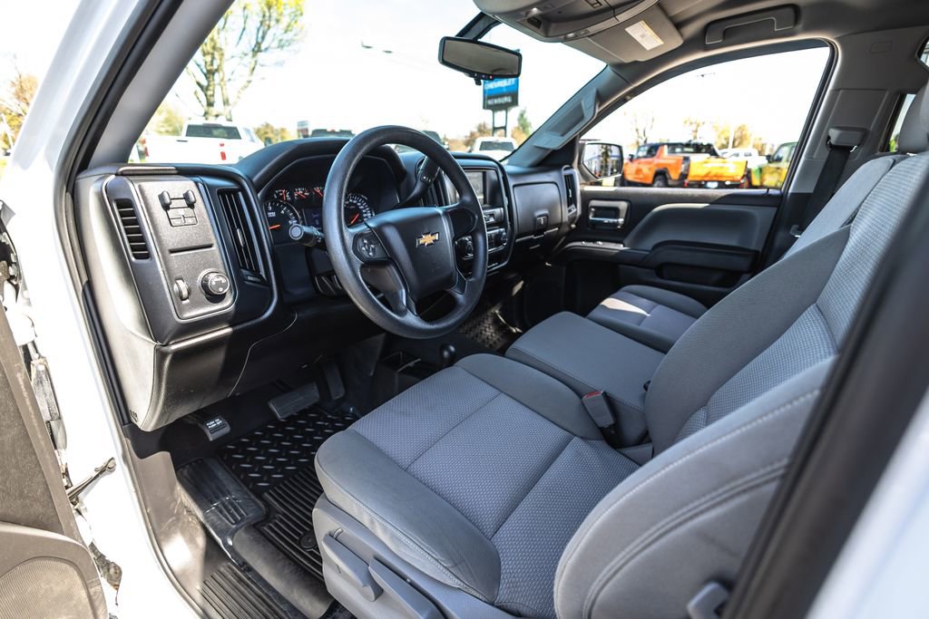 Used 2018 Chevrolet Silverado 1500 Custom w/ Custom Value Package AWD/4WD image 16