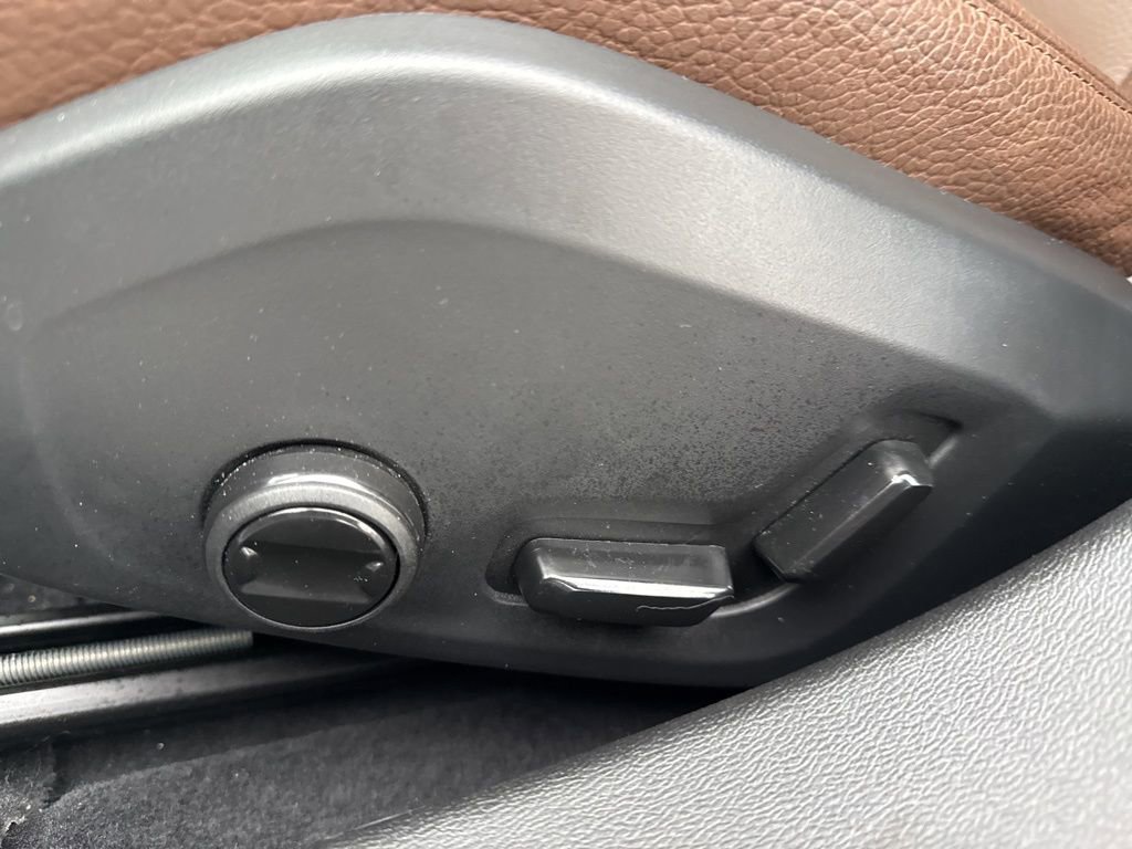 Used 2025 Volvo V60 B5 Cross Country Plus image 21