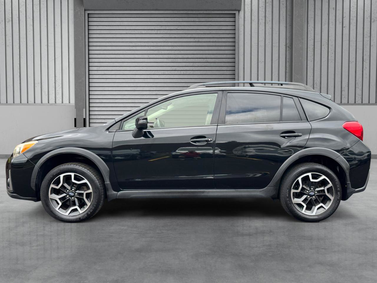 Used 2016 Subaru Crosstrek 2.0i Limited w/ Popular Package #2 AWD/4WD image 2