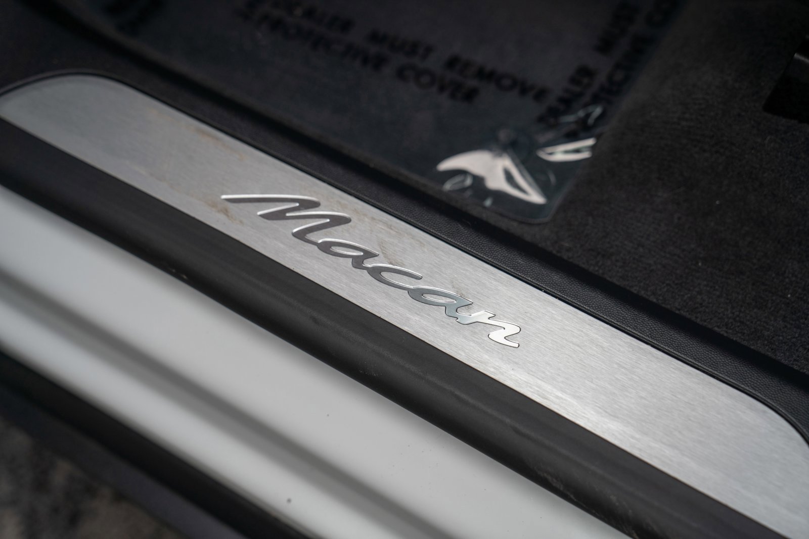 Certified 2025 Porsche Macan Electric image 12