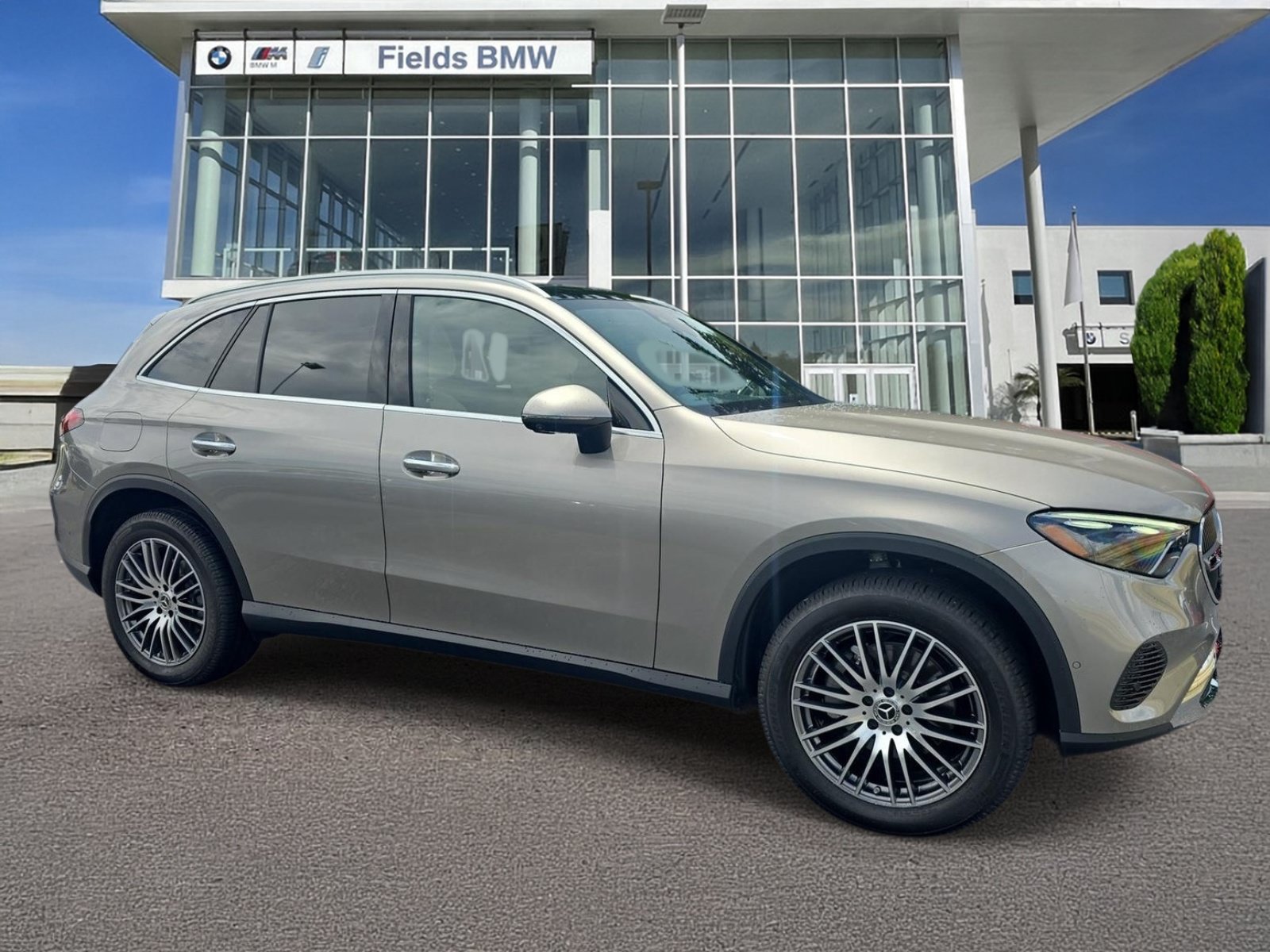 Used 2024 Mercedes-Benz GLC 300 4MATIC image 1