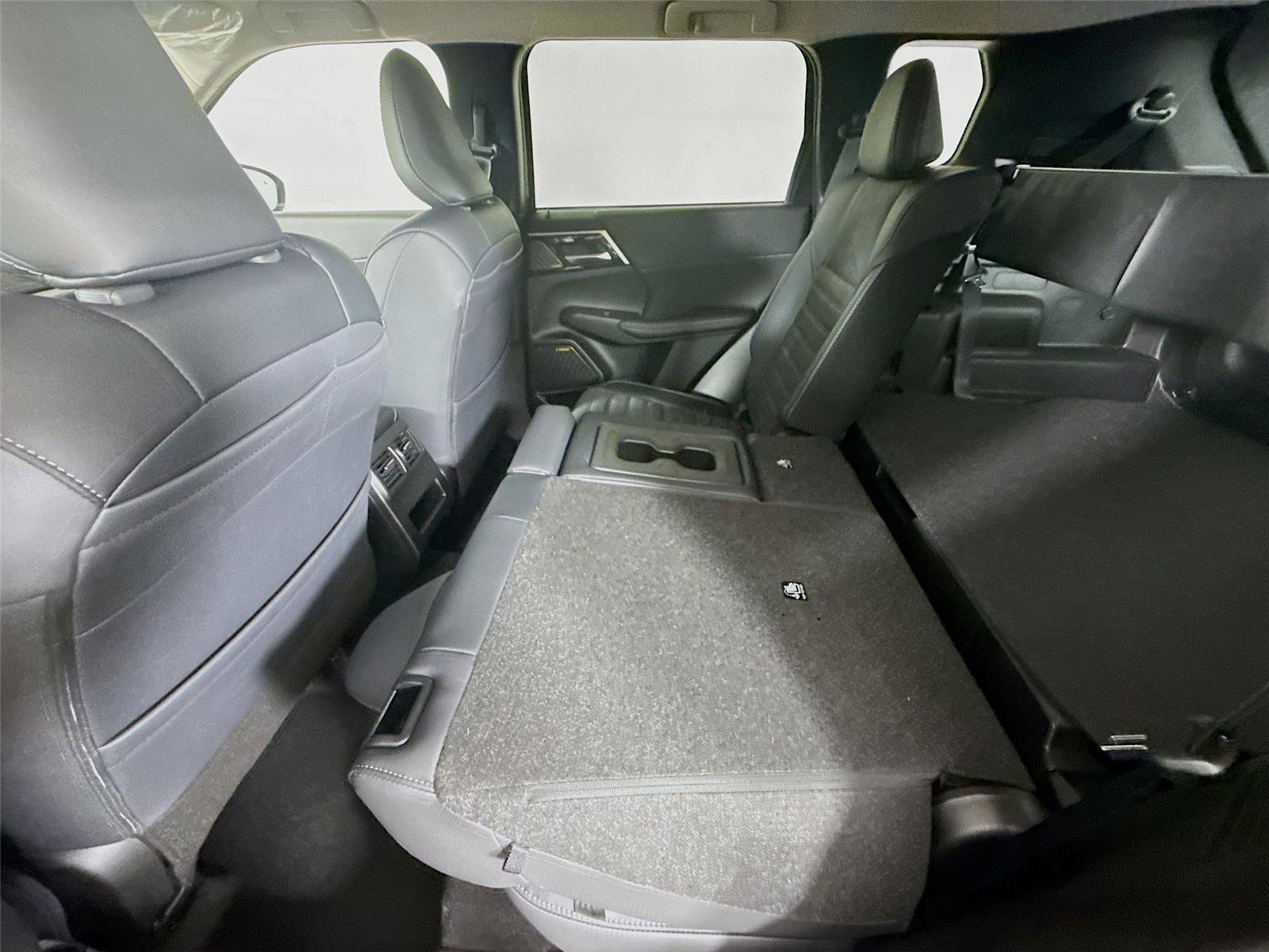 New 2026 Mitsubishi Outlander SE image 18