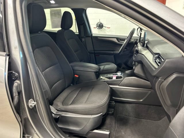 Used 2025 Ford Escape Active AWD/4WD image 12