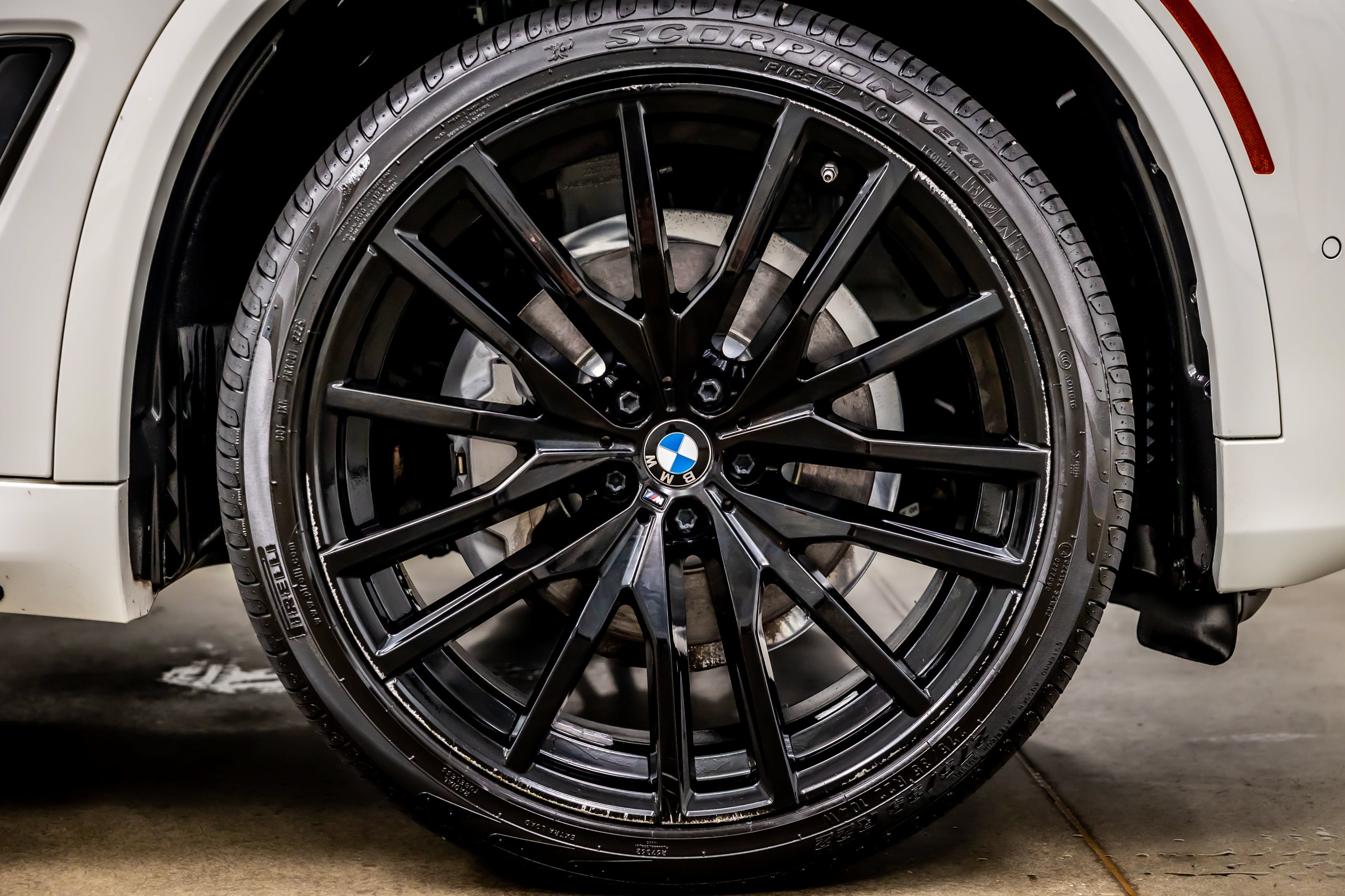 Used 2020 BMW X5 xDrive40i w/ M Sport Package AWD/4WD image 37
