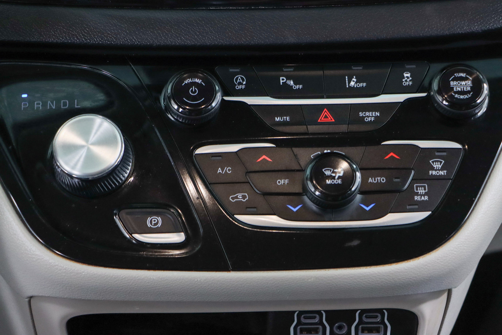 Used 2023 Chrysler Pacifica Touring-L FWD image 20