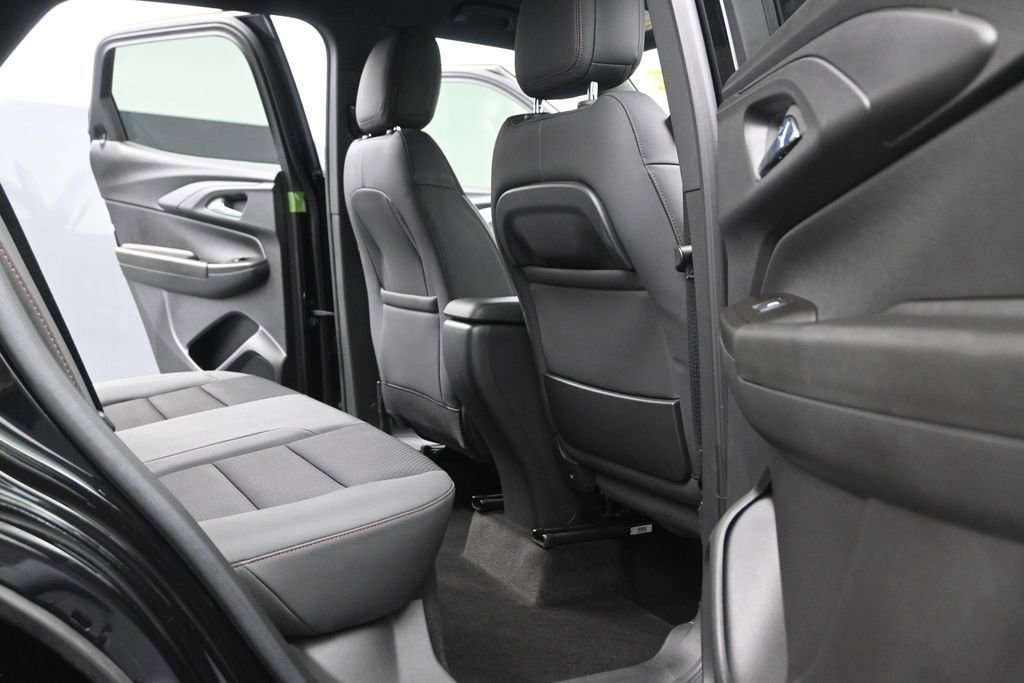 Used 2023 Chevrolet TrailBlazer RS FWD image 17