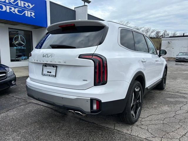 Used 2024 Kia Telluride EX w/ EX Captain's Chair Package image 2