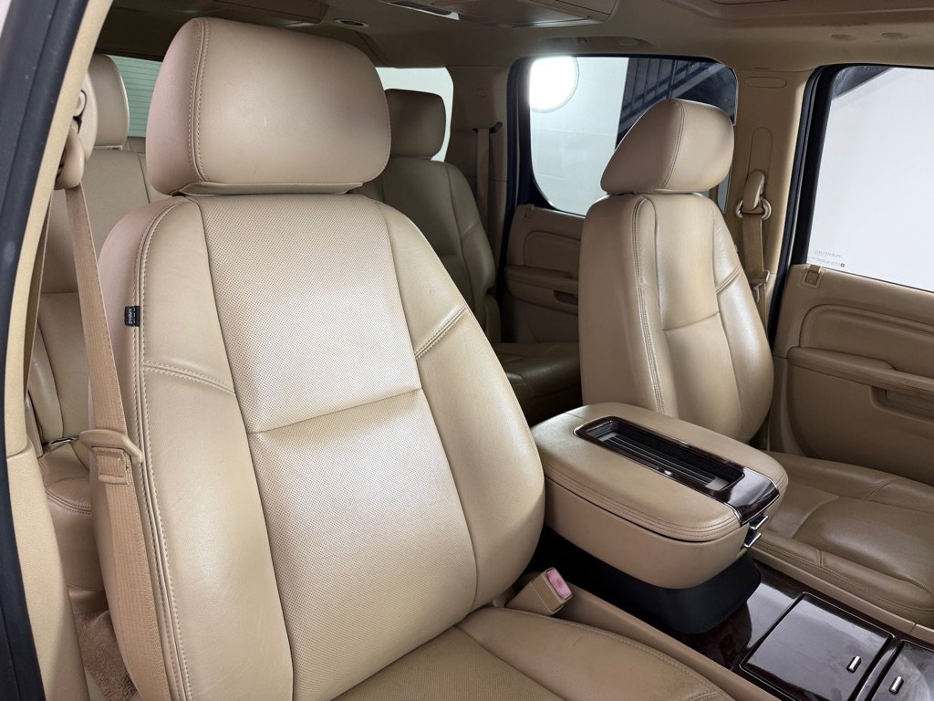 Used 2013 Cadillac Escalade ESV Luxury RWD image 26