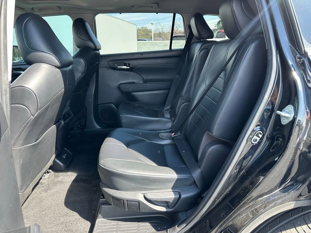 Used 2023 Toyota Highlander XLE image 9