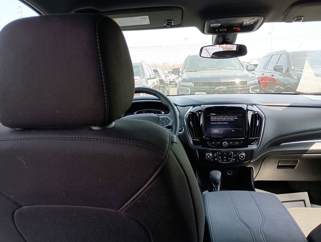 Used 2023 Chevrolet Traverse LT FWD image 17