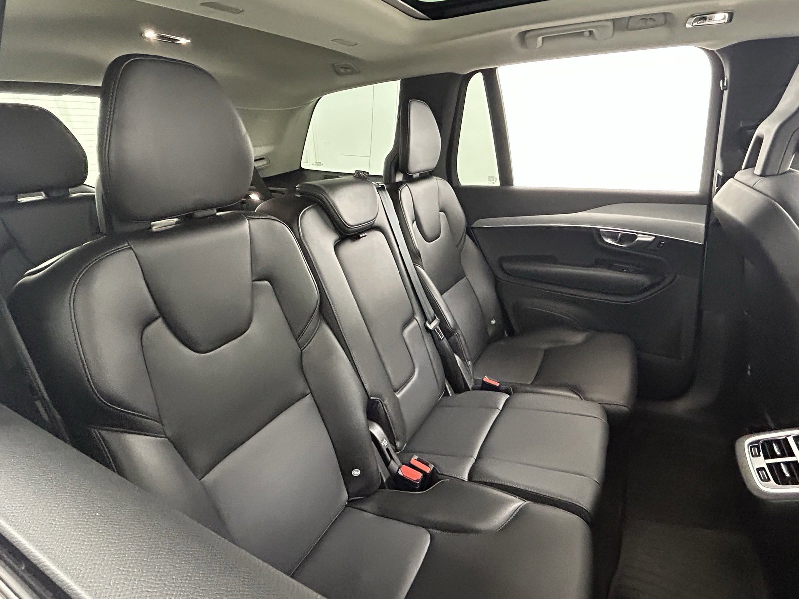 Used 2021 Volvo XC90 T5 Momentum w/ Climate Package image 40