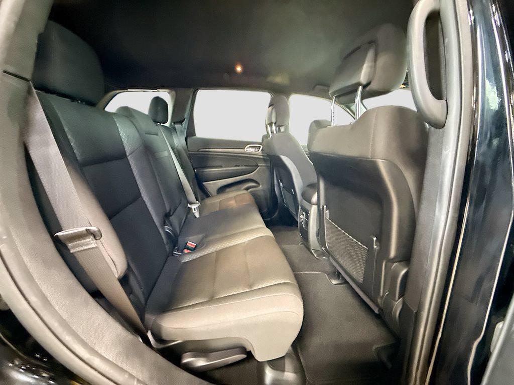 Used 2021 Jeep Grand Cherokee Laredo AWD/4WD image 25