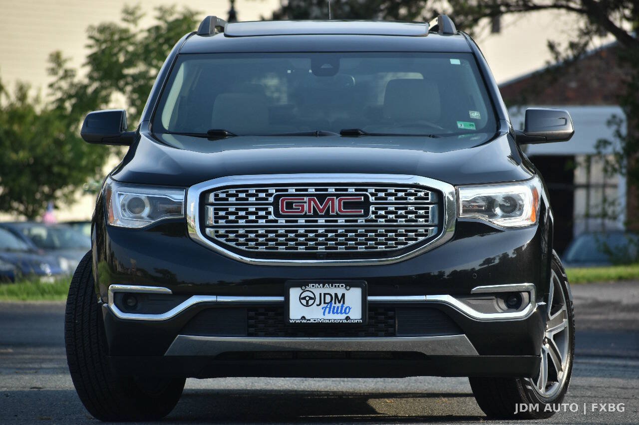 Used 2017 GMC Acadia Denali w/ Technology Package AWD/4WD image 3