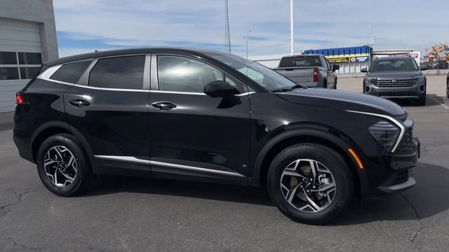 Used 2025 Kia Sportage LX image 3