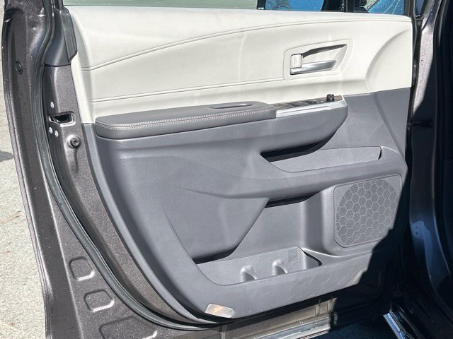 Used 2022 Toyota Sienna XLE AWD/4WD image 23