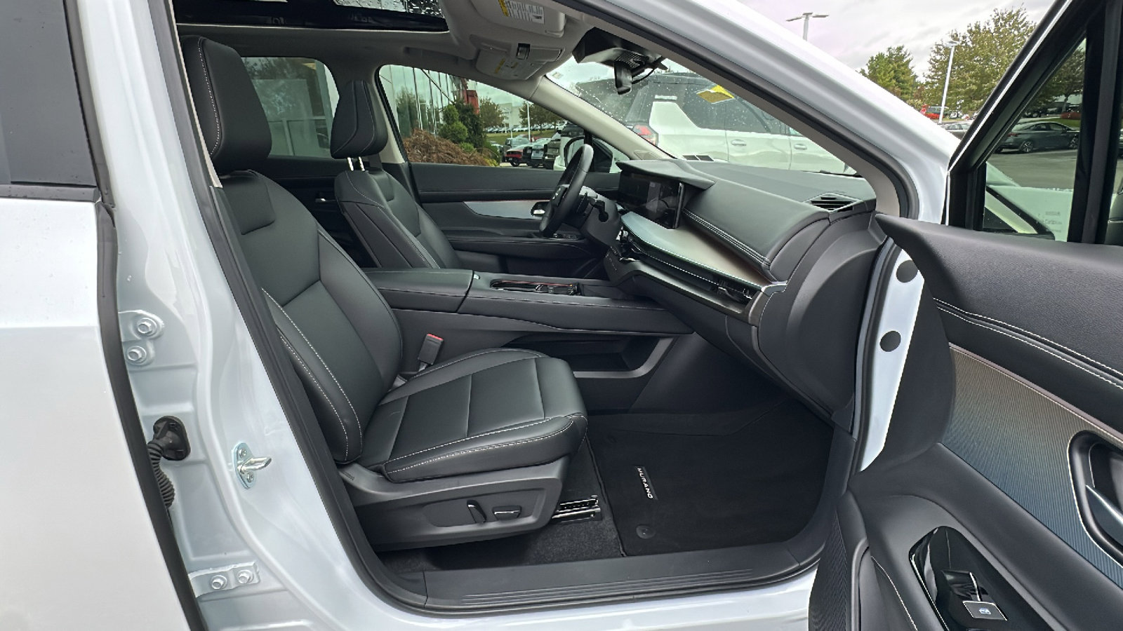 Used 2025 Nissan Murano SL image 24