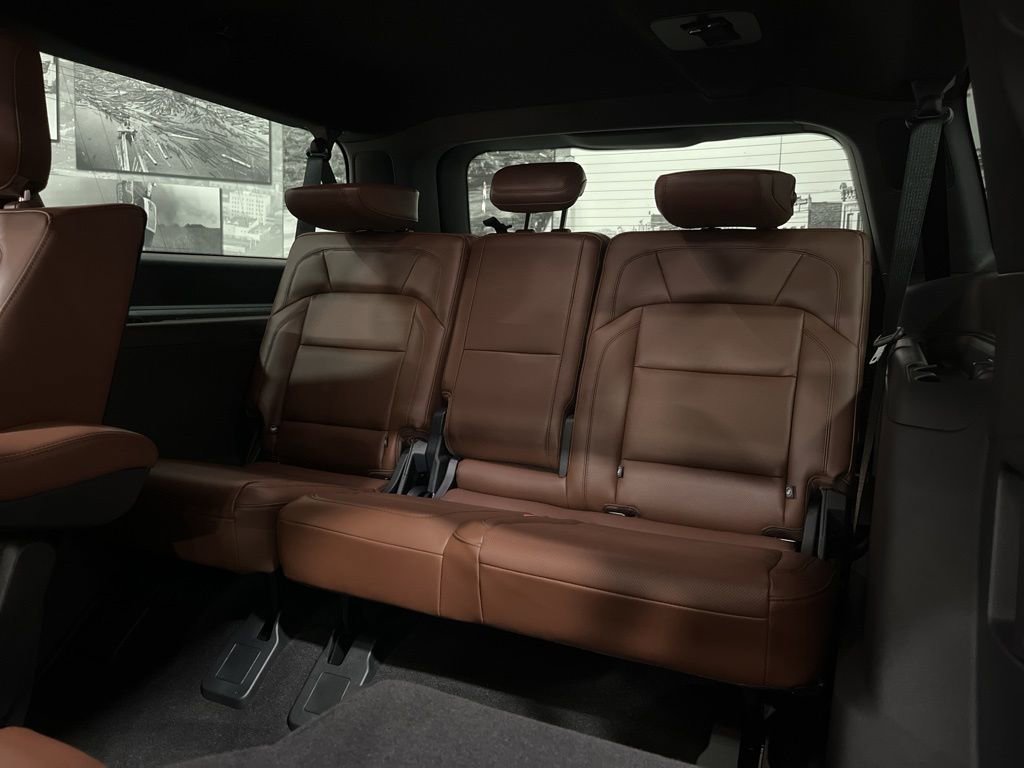 Used 2025 Lincoln Navigator L Reserve image 13