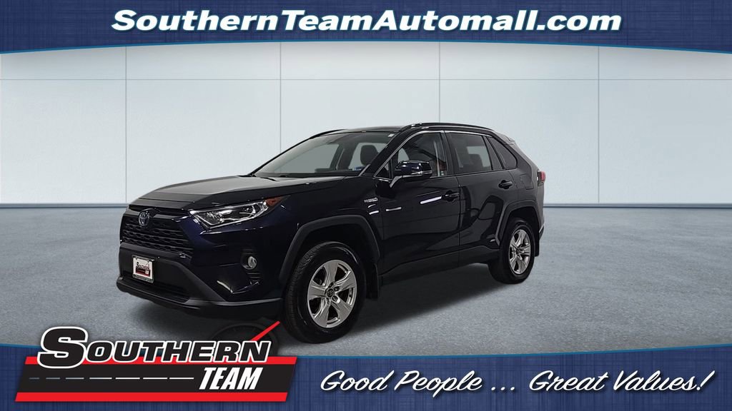 Used 2021 Toyota RAV4 XLE w/ Convenience Package image 1