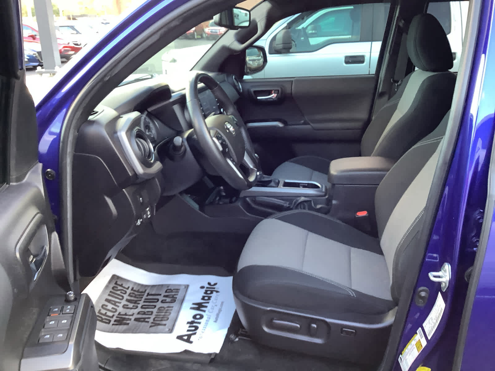 Used 2023 Toyota Tacoma TRD Off-Road w/ Black Out Package (TMS) image 6