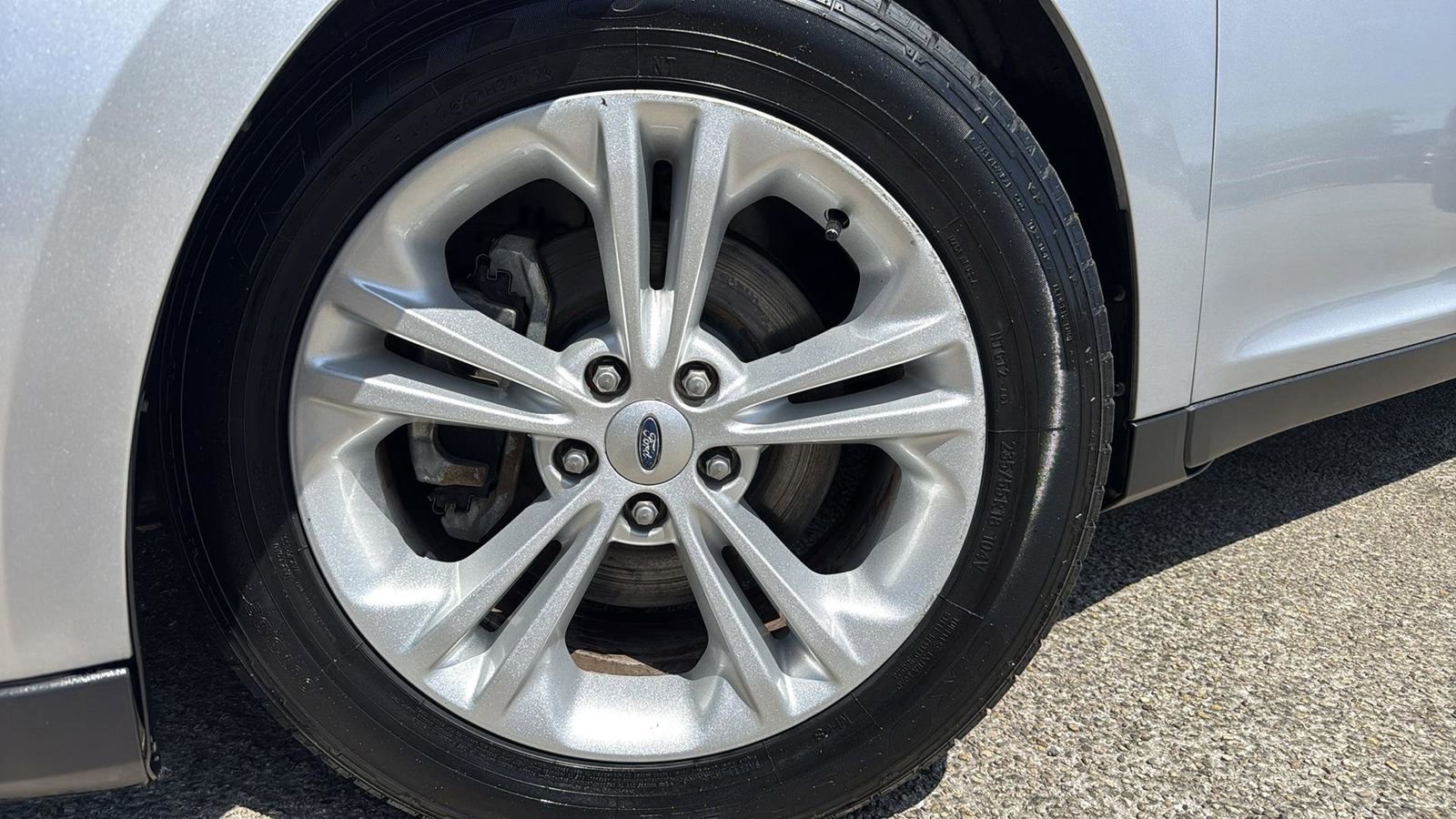 Used 2014 Ford Taurus SEL image 6