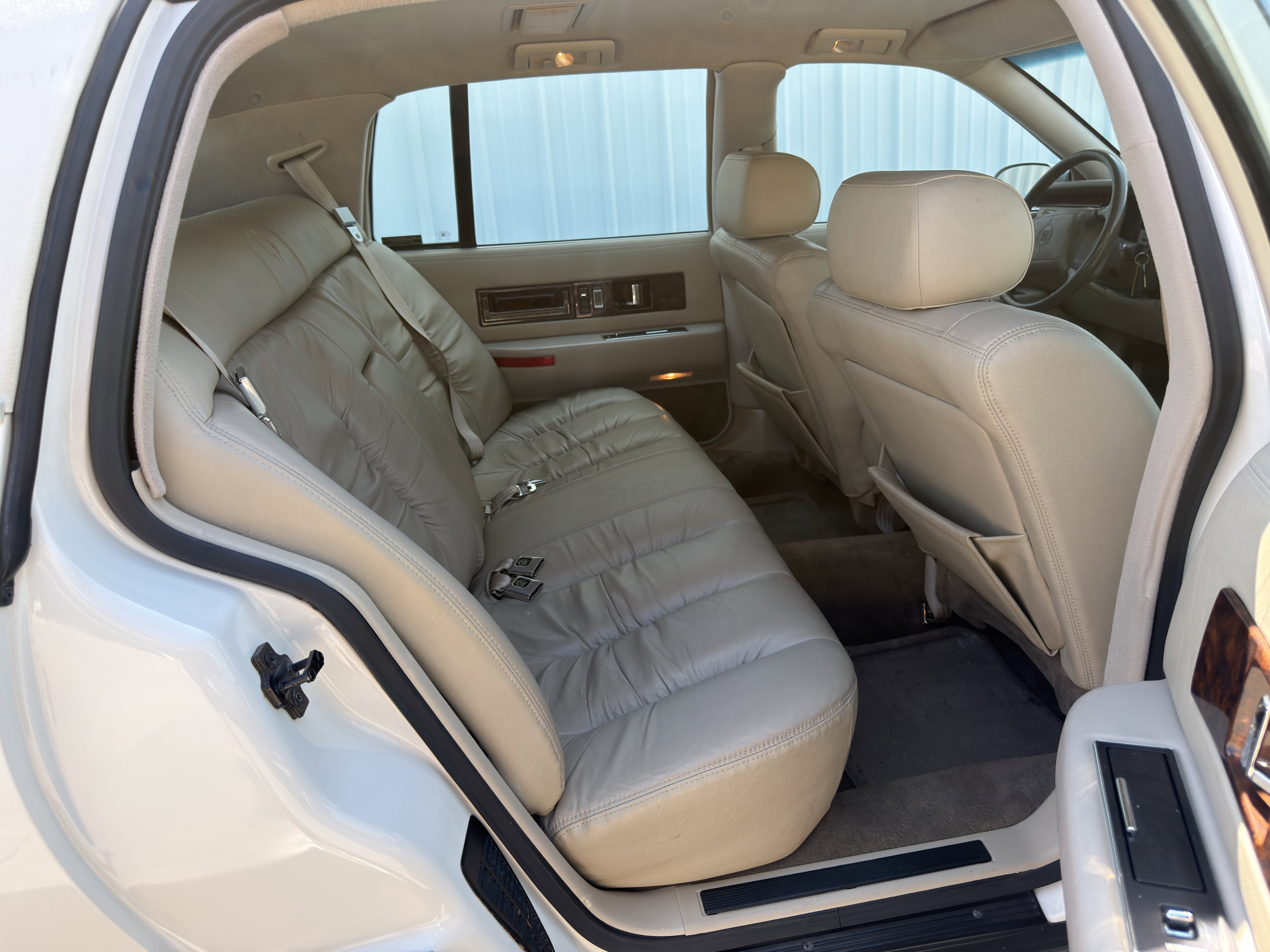 Used 1996 Cadillac Fleetwood Brougham RWD image 11