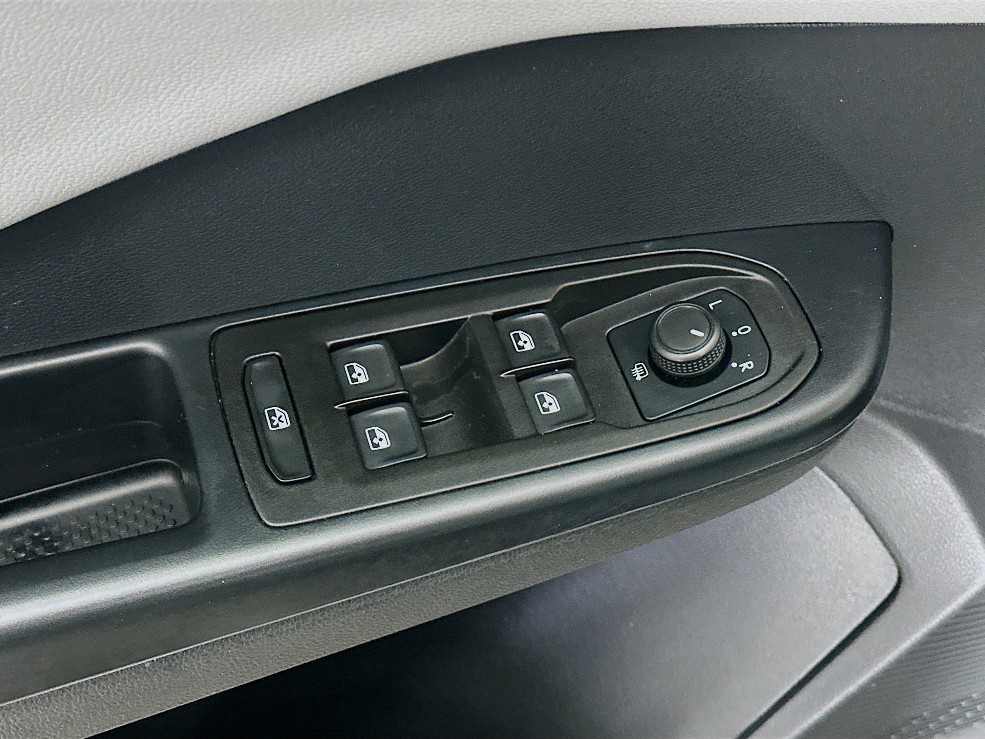 Used 2024 Volkswagen Taos SE image 15